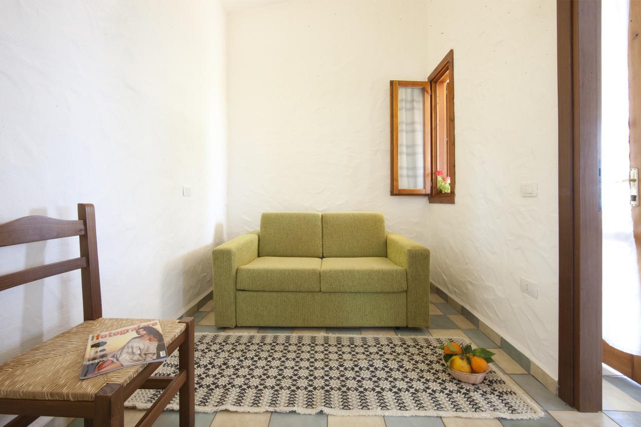 Is Bisus Guest House Castiadas Ngoại thất bức ảnh